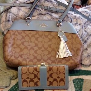 BONUS ROYAL BLUE WRISTLET & DUST BAG! Purse & wallet.      B1